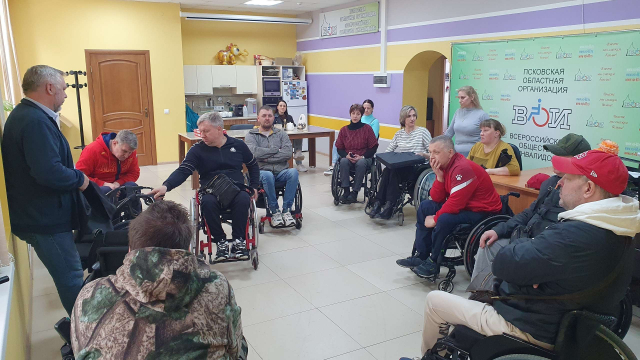 В Псковской областной организации  ВОИ прошло тестирование новых инвалидных колясок активного типа  iCross Active
