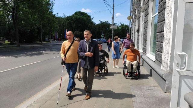 Проверили доступность летних кафе