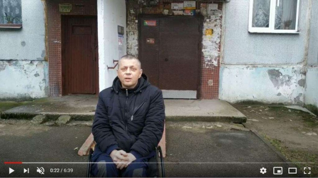 Инвалид - навыки самостоятельной жизни (как преодолеть препятствие в подъезде)