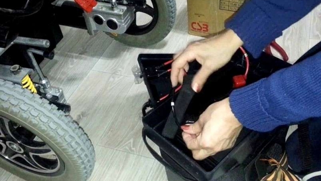 Подзарядка инвалидных электроколясок в общественных местах
