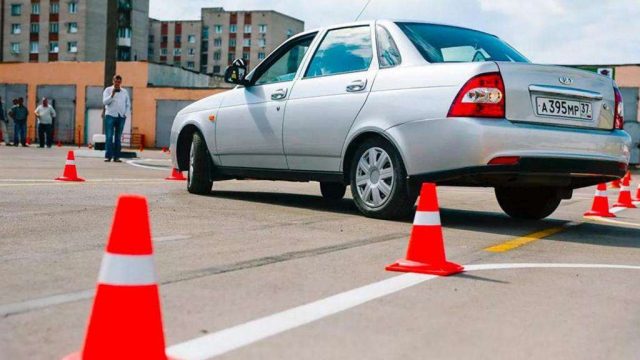 Соревнованиях по вождению автомобиля с ручным управлением