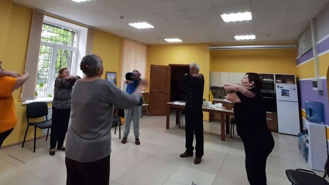 В группе оздоровительной гимнастики 