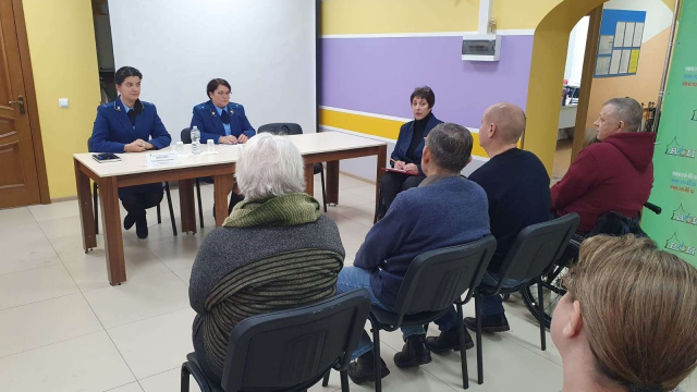В преддверии Международного дня инвалидов сотрудники Псковской транспортной Прокуроры провели встречу с представителями общественных организаций инвалидов 